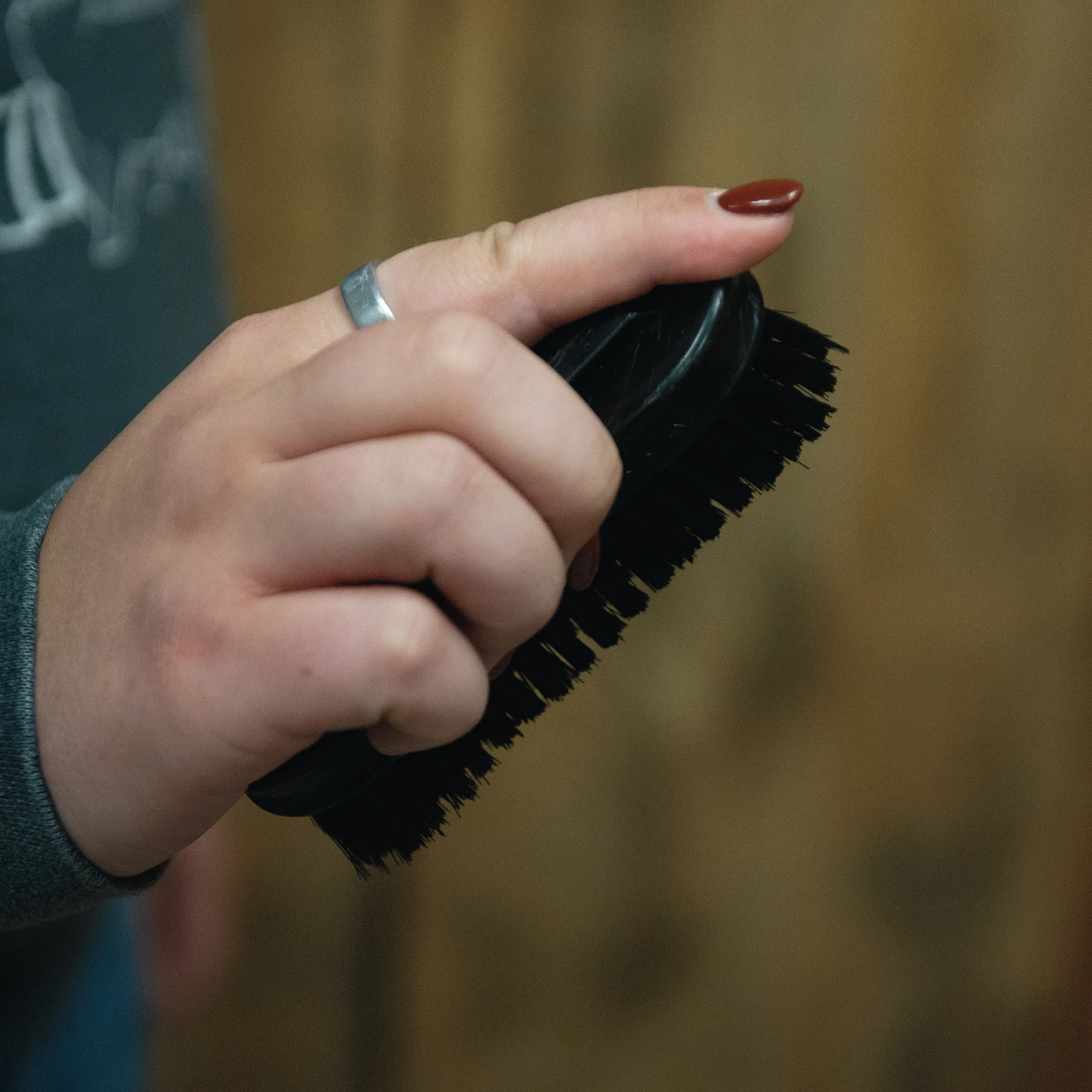 Pig Face Brush, Plastic Handle - Image 3